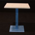 Mesa pie vintage color celeste con tablero compacto blanco